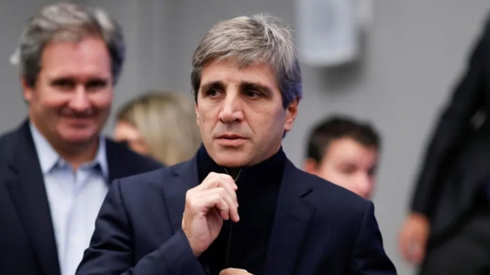 Caputo ratificó que el Banco Central seguirá vendiendo dólares para evitar sobresaltos.