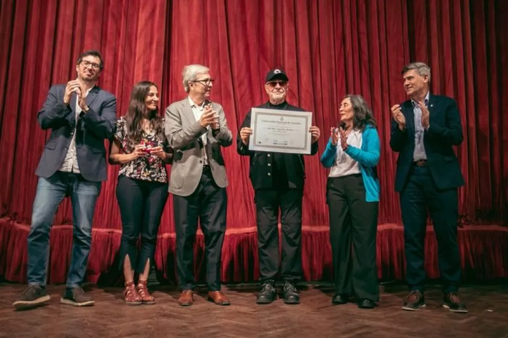 León Gieco, Doctor Honoris Causa de la Universidad Nacional de Córdoba. 
