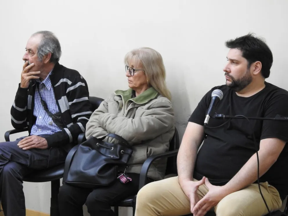 De izquierda a derecha: Orlando y Adela Rueda (propietarios originales del terreno); y Héctor Storniolo, quien se encuentra cumpliendo prisión domiciliaria