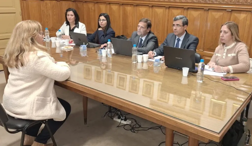 En acción. Los miembros del Consejo, durante una entrevista. Desde la izquerda, Valeria Torres, Fernanda Paredes, Juan José Victoria, Raúl Acosta y Laura Palma.