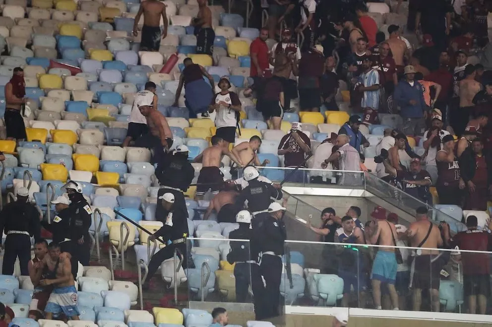 Graves incidentes entre la policía de Brasil y los hinchas de Lanús en Río de Janeiro. 