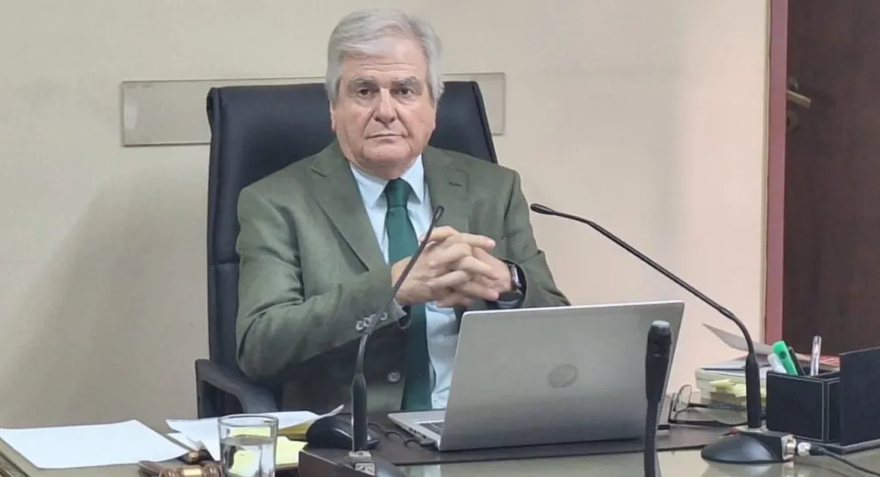 Decisión. El juez de Garantías es Leopoldo Rago Gallo. El magistrado dispuso que sólo se le sacaran fotos a él y no a los imputados. La sala estuvo llena y los periodistas no pudieron presenciar la audiencia.