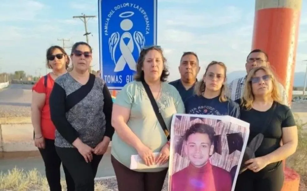 Recuerdo. La familia de Tomás Quevedo Díaz colocó el cartel hace una semana en el cruce de calles Tulum y Almirante Brown, y hoy ya no se encuentra.