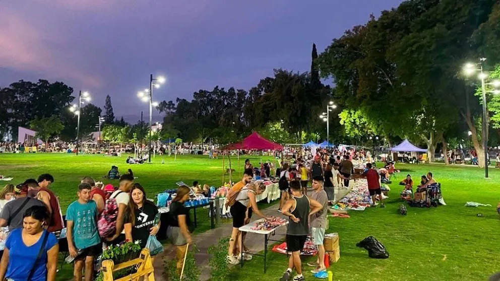 La feria que estaba antes en el Parque de Mayo.