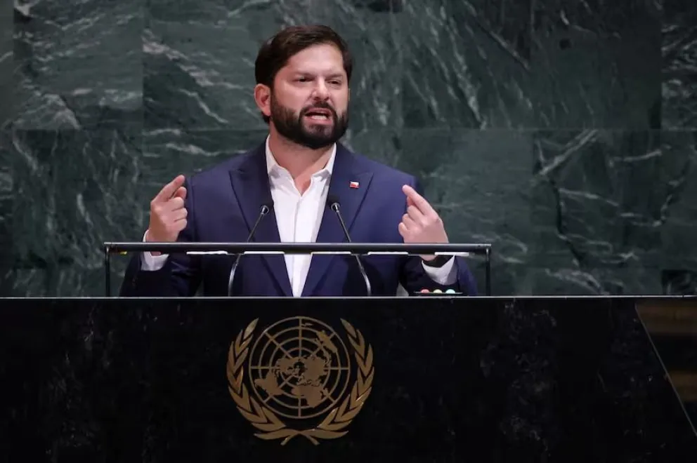 Tenso cruce entre Boric y un periodista por una pregunta sobre la Argentina y Kicillof. 