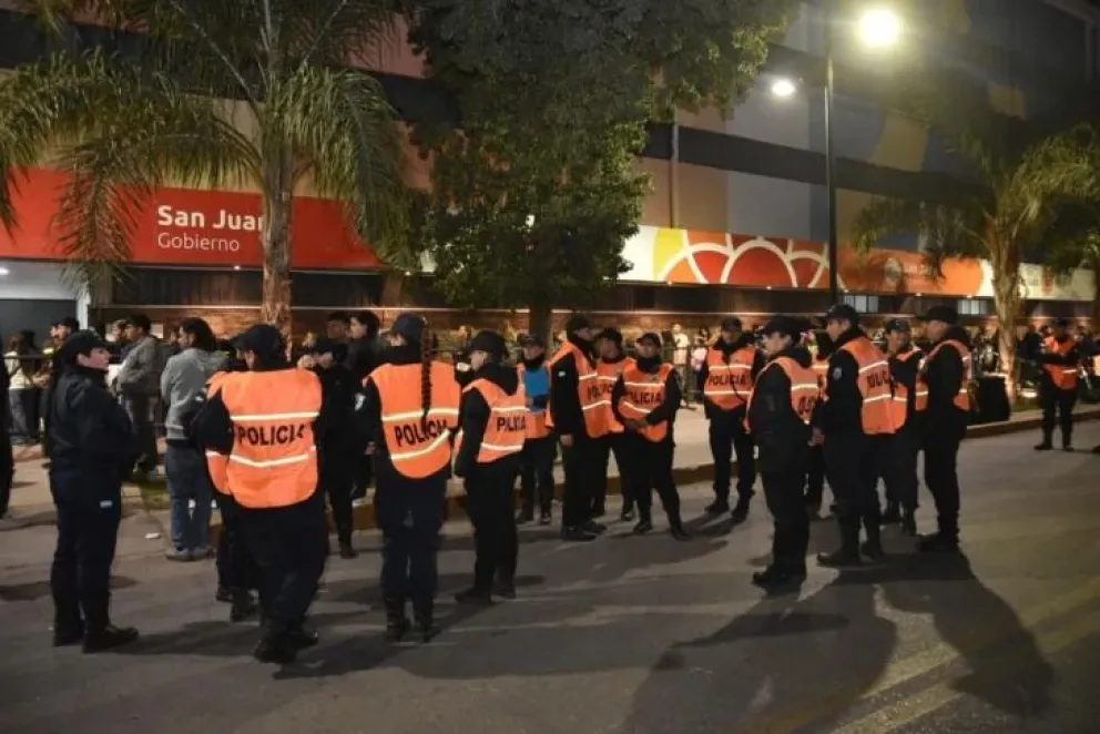 En el recital de Lali Espósito se dio un amplio operativo por una amenaza de bomba.