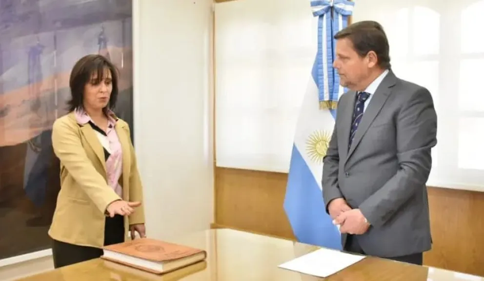 Rol. Valeria Torres asumió en 2022 en el Consejo de la Magistratura ante el cortista Juan José Victoria. No fue a la reunión fijada para ayer, luego de que circularan versiones de presiones desde el oficialismo.