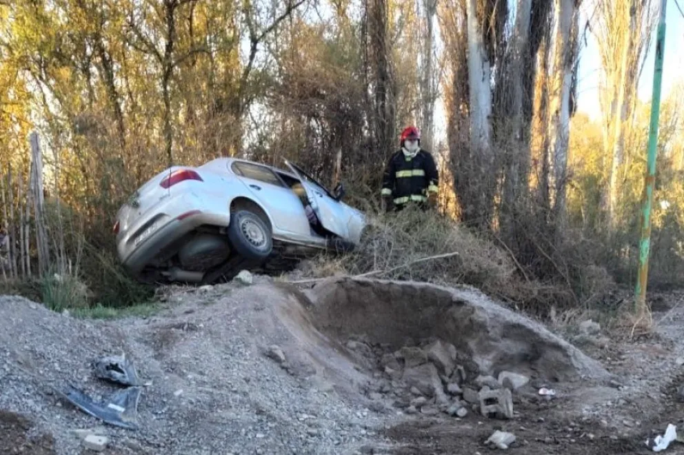 Así quedó el auto. Foto: Gentileza Actualidad Jachallera.- 