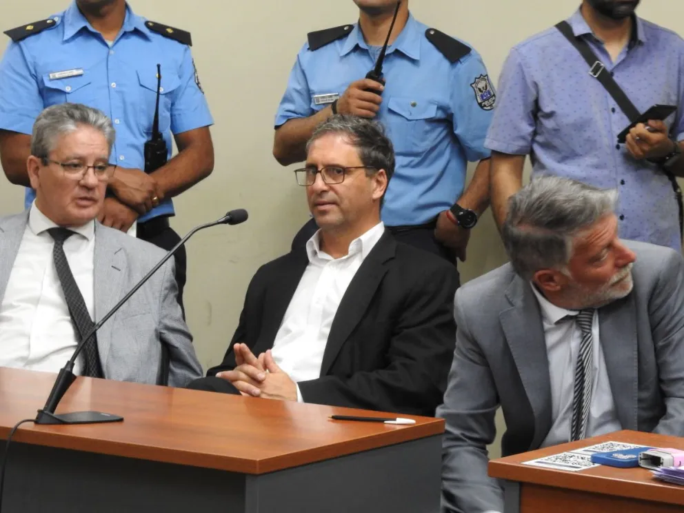 Babsía y sus dos abogados defensores, Fernando Castro y Federico Petrignani. Foto 0264Noticias.