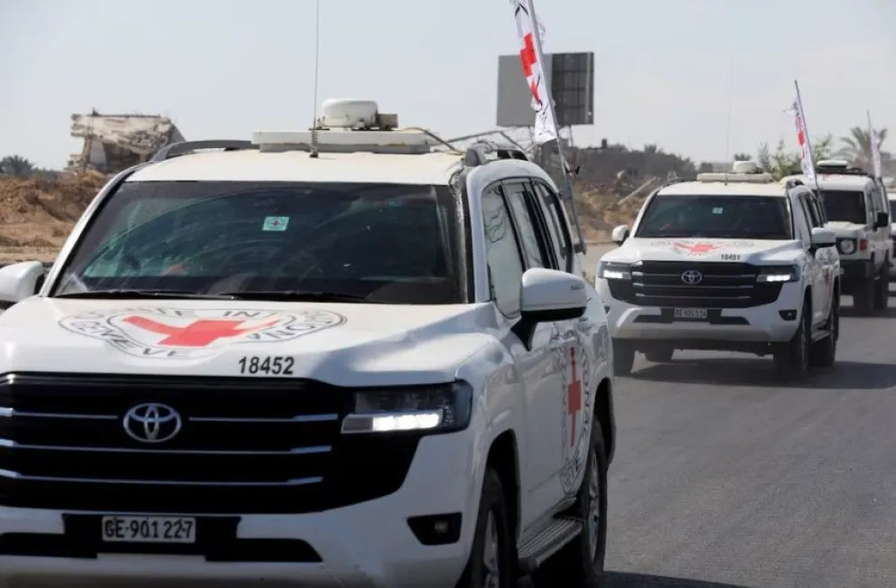 Los trasporte de la Cruz Roja que se usan para las entregas.