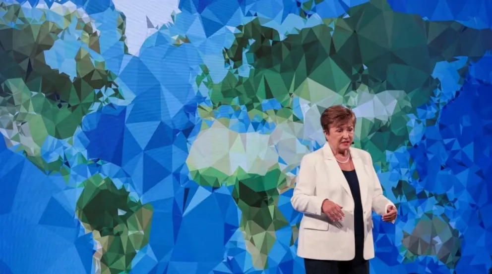 El FMI empeoró sus estimaciones para la economía argentina: proyecta menos crecimiento y más inflación. 