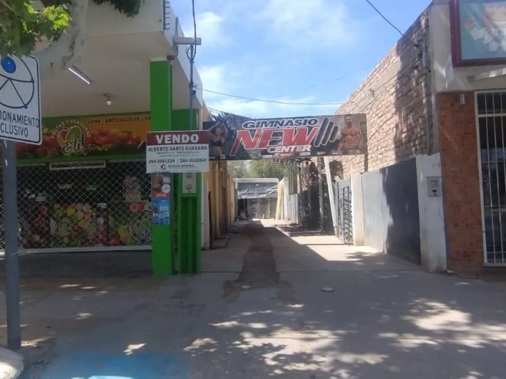 Descompensado. Guzmán, de 45 años, cayó en la puerta del gimnasio 'New Center' el lunes por la noche al sufrir un ACV.