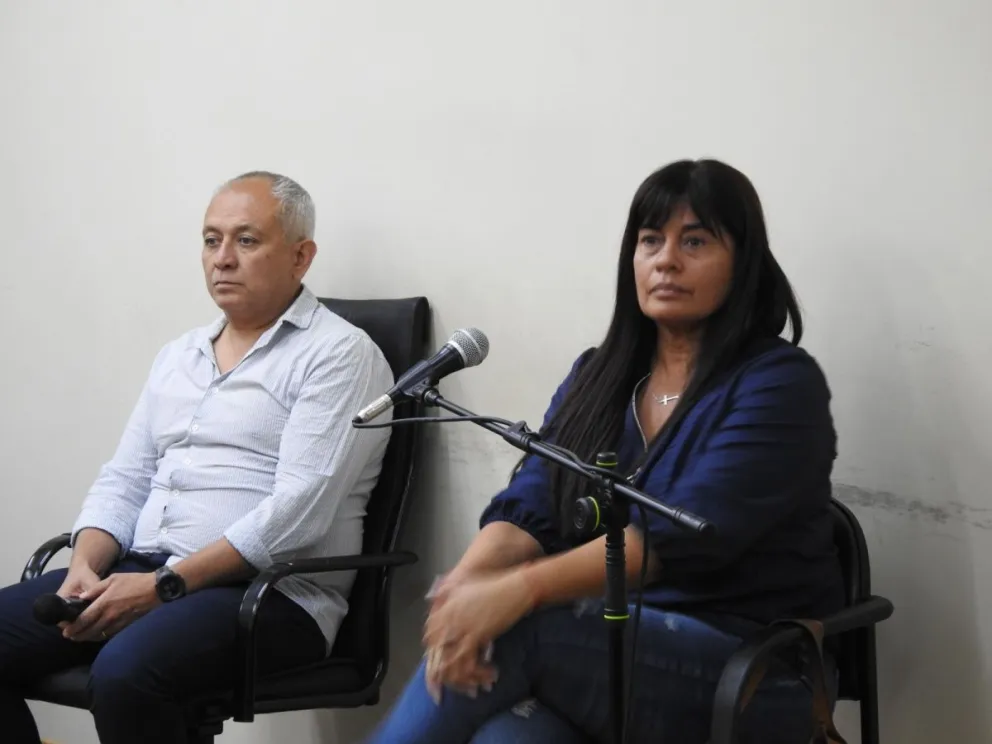 Los ex empleados de Data 2000, Enrique Gutiérrez y Roxana Isabel Flores, quienes están acusados de defraudar a la empresa por casi 7 millones de pesos. Fotos 0264Noticias.