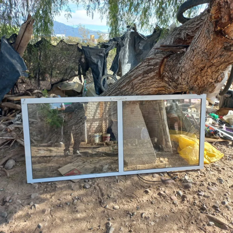 Detuvieron a un ladrón que se robó materiales de una obra y los encontraron en su casa. 