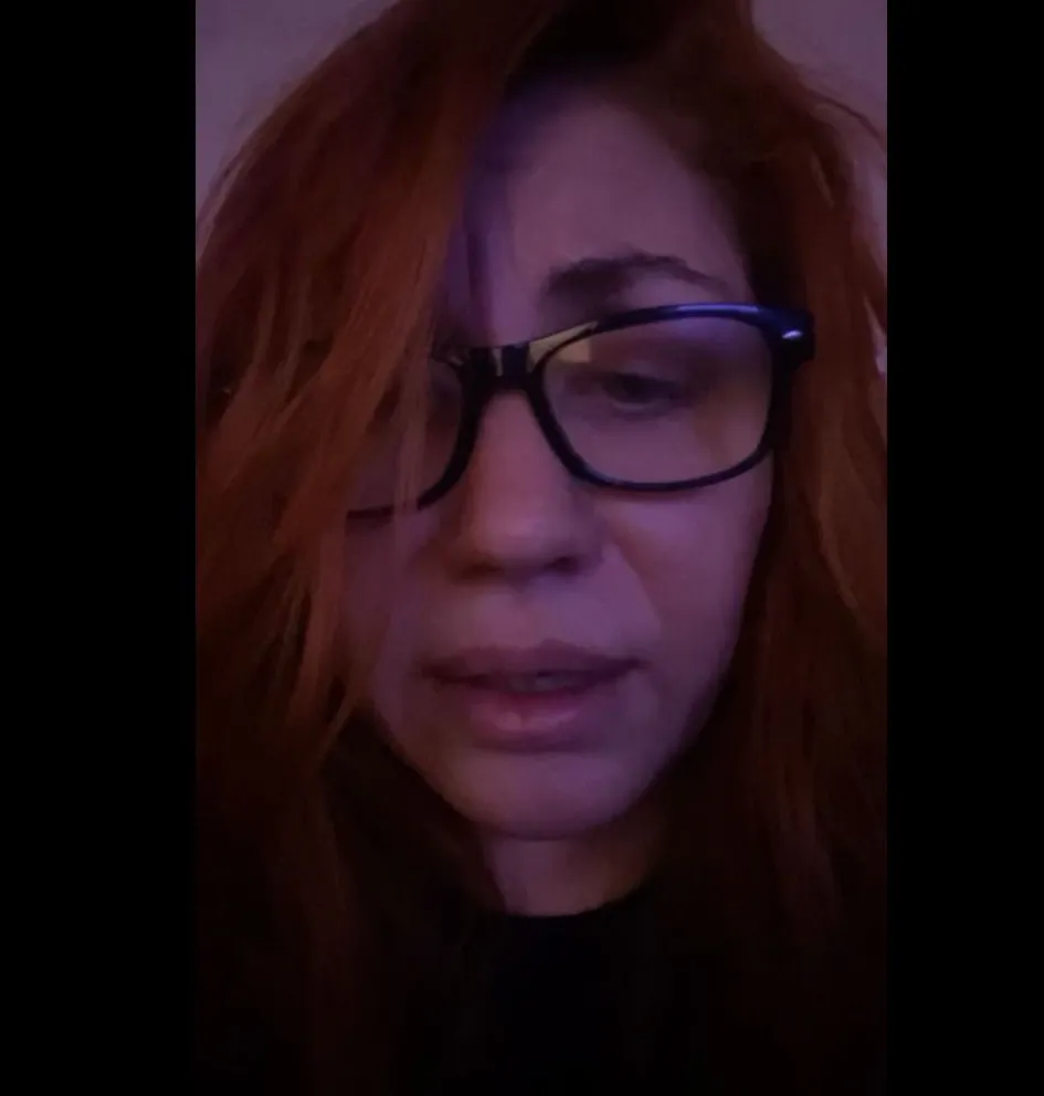 Lourdes reapareció con un video tras el escándalo por la denuncia de su madre. 