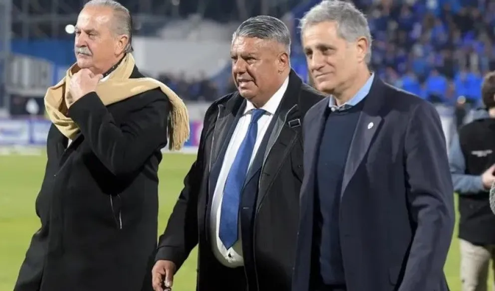 Chiqui Tapia, junto a los máximos dirigentes de Godoy Cruz.