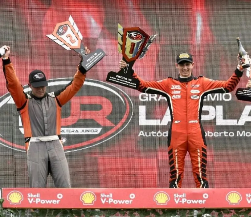 En el autódromo Roberto Mouras, Bautista Mattar y Santino Persia subieron al podio en el TC Junior. 