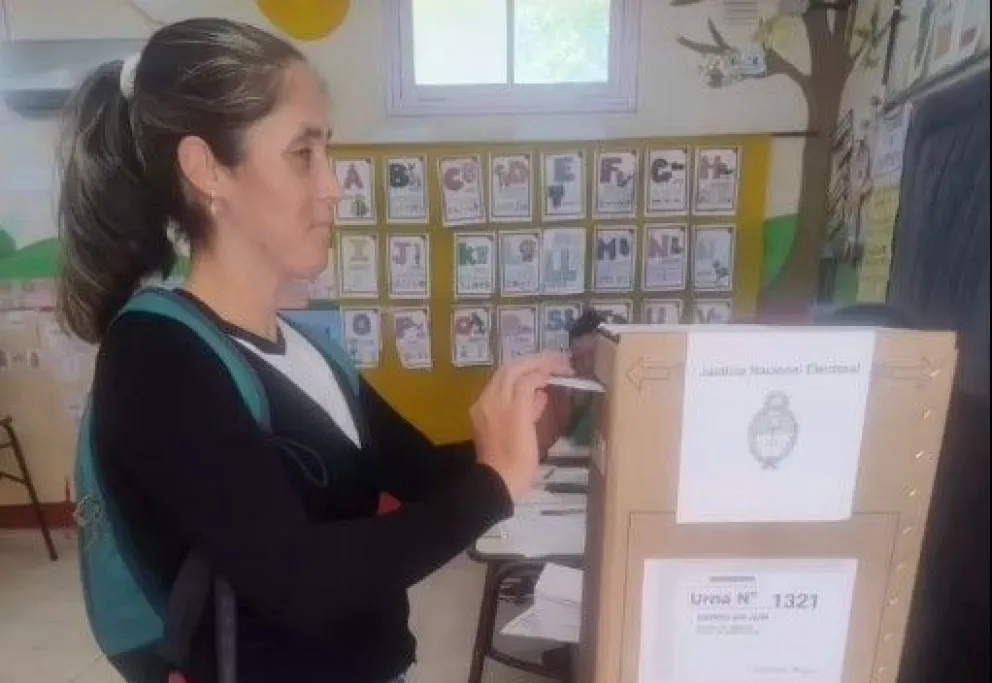 María José Quiroga, al momento de votar en Albardón.