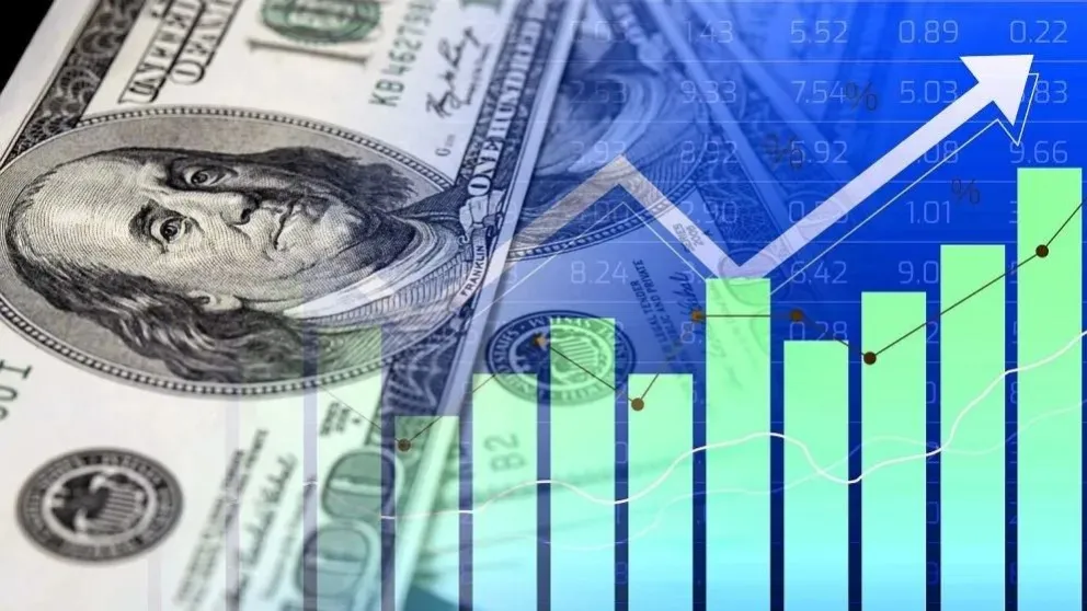 Tras las elecciones, el dólar baja, llega a $1380 para la venta y el riesgo país baja a 600 puntos. 