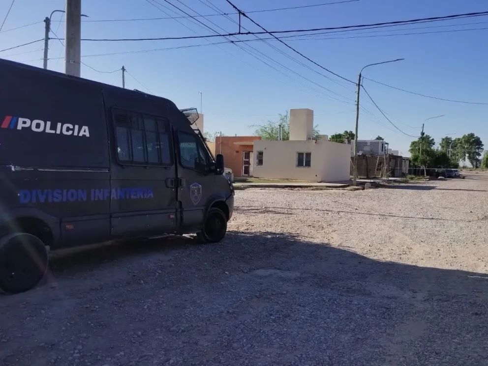 Tensa calma. Es la que se percibe desde mitad de mes, en el interior del barrio Valle Grande, en Rawson.