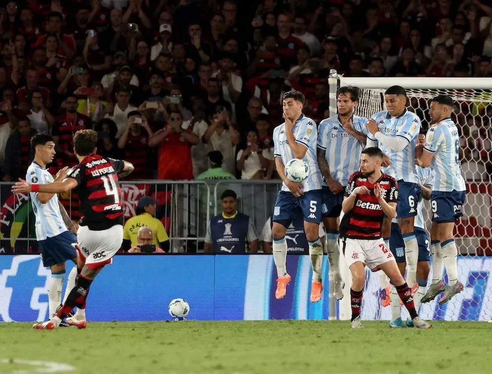Flamengo se impuso 1-0 sobre Racing en la ida disputada en Brasil.