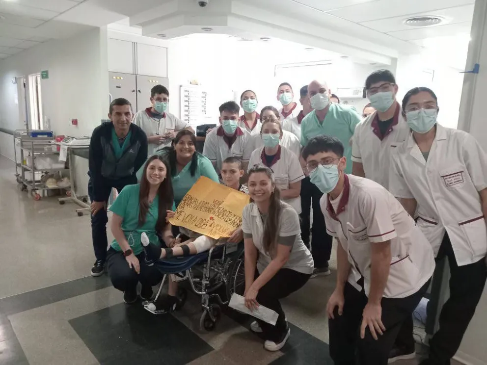 A casa. Yutiel, de 11 años, antes de dejar el Hospital Rawson, ya de alta esta jornada.