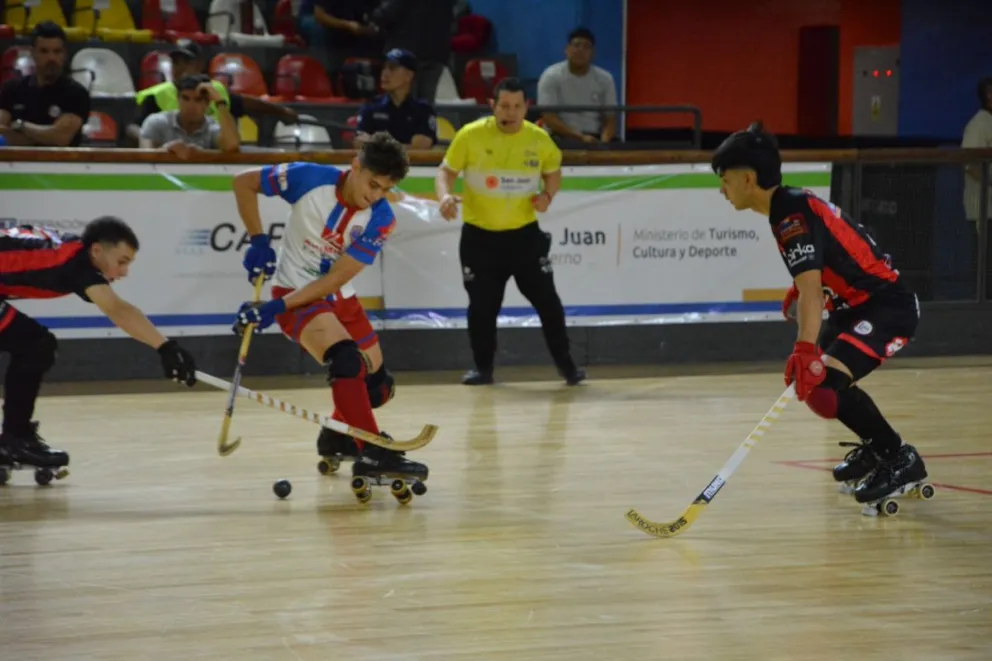 Triunfador. Banco Hispano le ganó 3-1 a Lomas de Rivadavia, en el Aldo Cantoni.