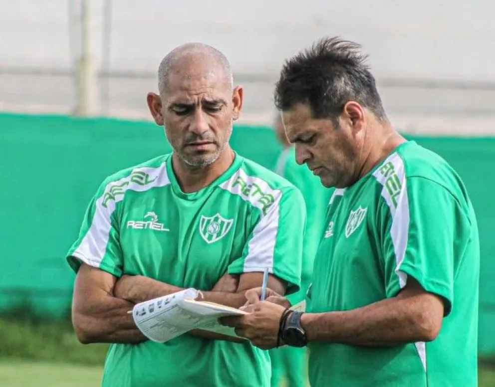 A la par. Daniel Díaz, a la izquierda, tomará el control del primer equipo, tras la salida de Gerardo Pinto (a la derecha).