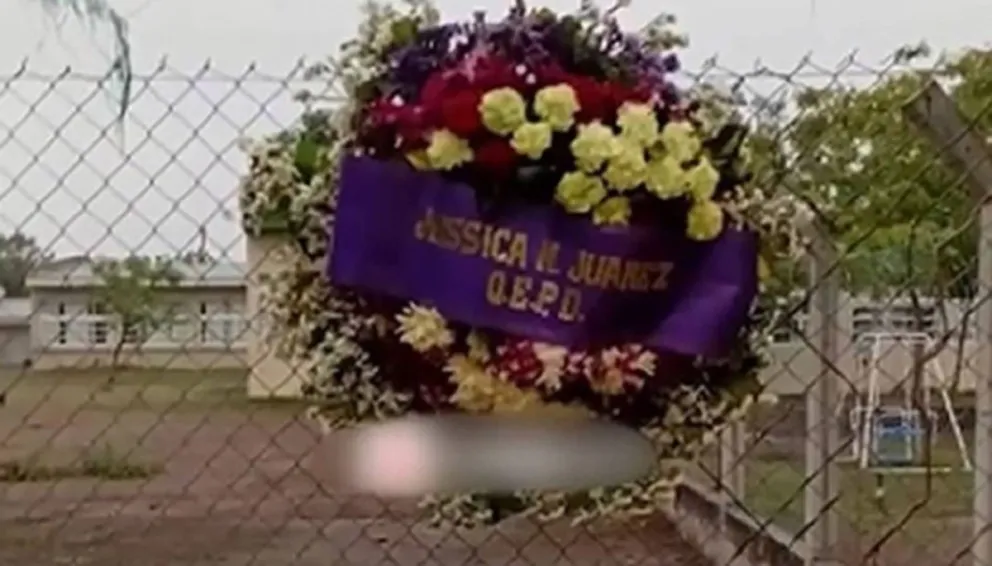 Le enviaron una corona fúnebre con su nombre al jardín de su hija y la Justicia investiga a su expareja. 