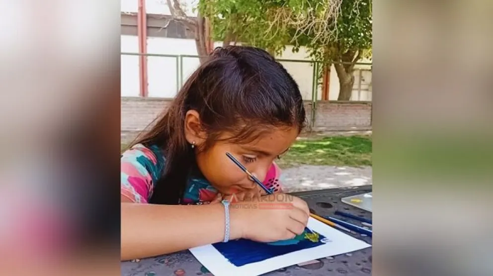 De Albardón al espacio. Olivia y su pasión por el espacio expuesto en un dibujo. (Gentileza: Albardón noticias)