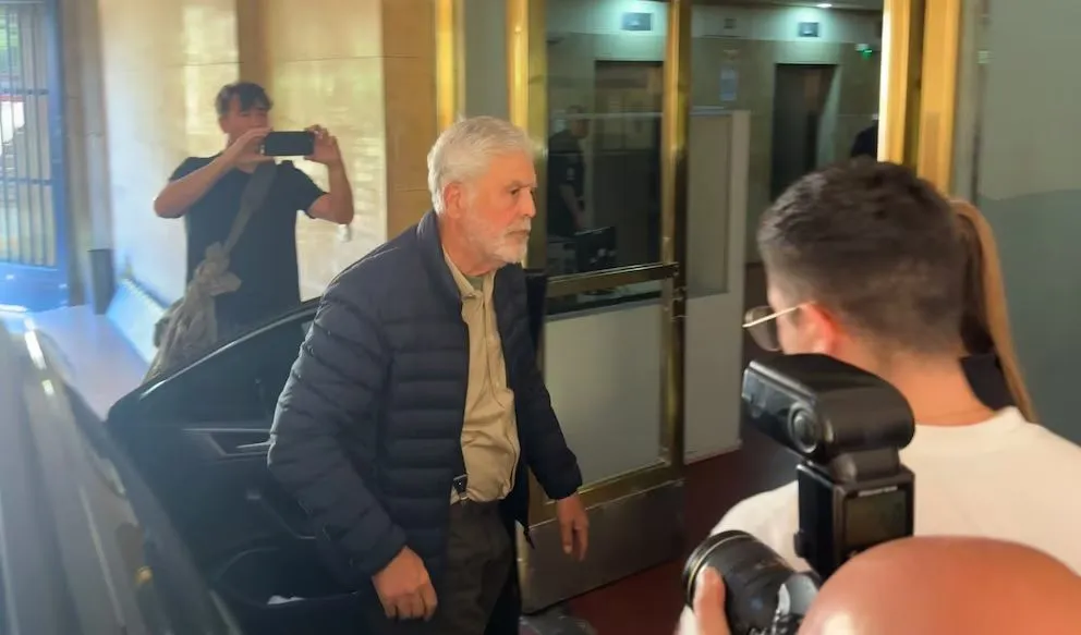 Julio Miguel De Vido, ex ministro de Planificación Federal, entrando a los tribunales de Comodoro Py.