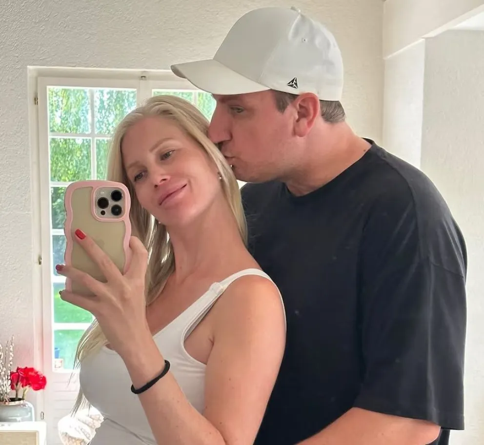 Maxi López y Daniela Christiansson contaron felices junto a Elle que esperan su segundo hijo.