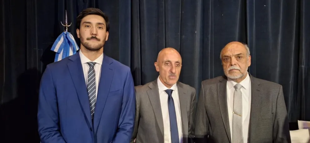 De izquierda a derecha: Rodrigo Zabaleta, Héctor Fabián Melo y Jorge Albarracín, parte del equipo que acompañará a Baigorrí en su tarea como Fiscal General. Foto: 0264Noticias. 