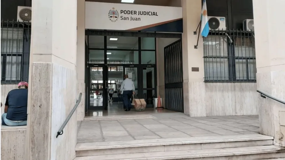 Una esteticista pocitana se hizo pasar por abogada y por juez para estafar a un hombre accidentado. 