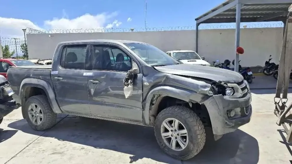 Cuatro días después de protagonizar un violento accidente, le amputaron un pie al motociclista y se complica la situación el conductor de la camioneta. 