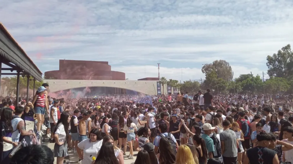 Epicentro. La Plaza del Bicentenario es el punto final del banderazo convocado para hoy en San Juan.