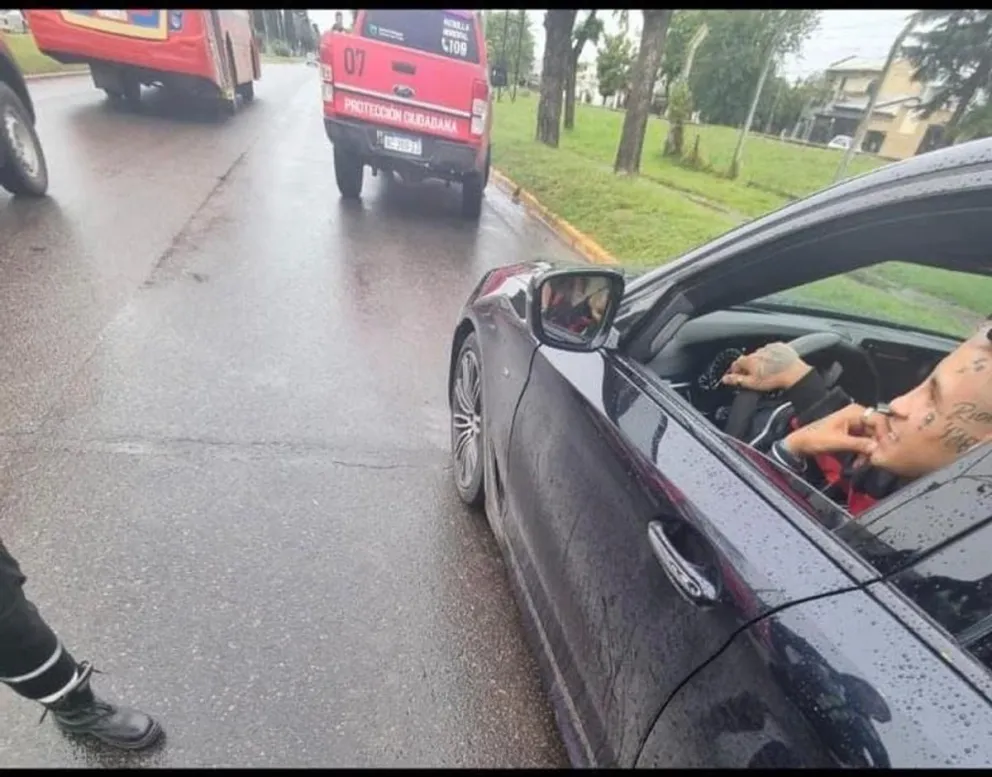 L-Gante fue demorado por tener la licencia de conducir inhabilitada. 