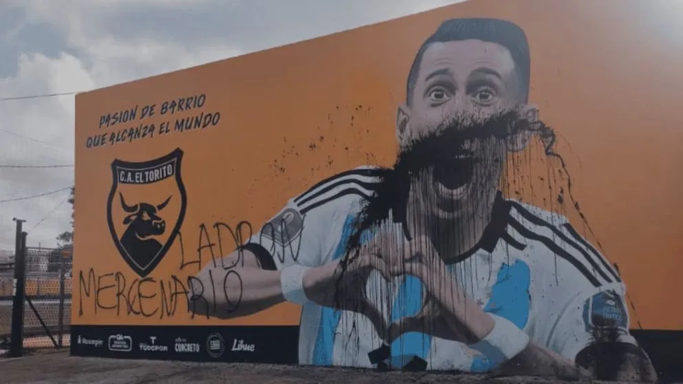 Vandalizaron un mural de Ángel Di María en la entrada del club rosarino en el que empezó a jugar al fútbol. 