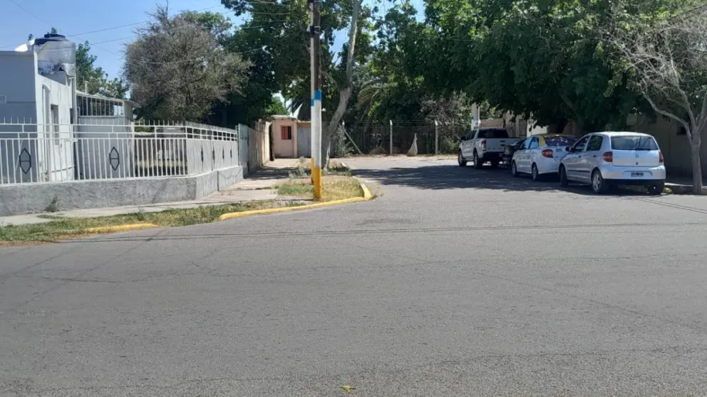 Un anciano de Rawson escuchó ruidos, efectuó dos disparos y uno de ellos impactó en el pecho de su vecino: está grave. 