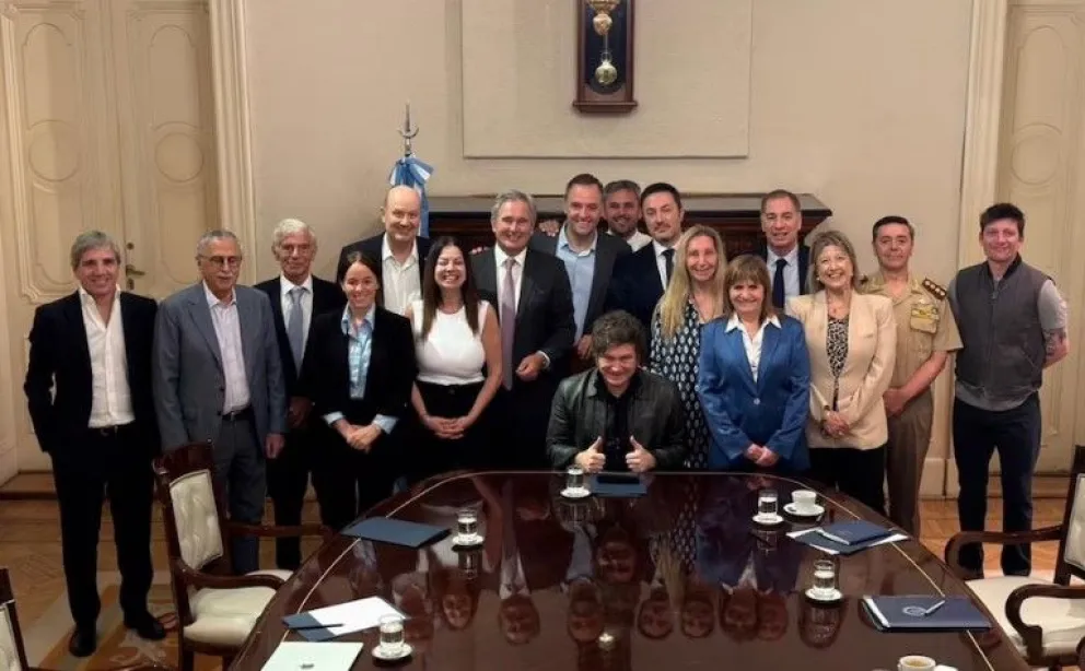 Javier Milei, junto a su Gabinete.