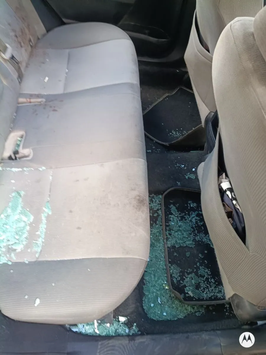 Robó un celular a punta de cuchillo, fue detenido y destruyó un patrullero: “Te voy a llenar a corchazos”