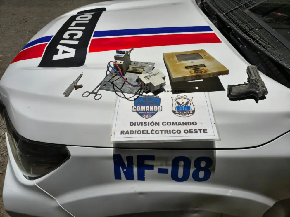 Intentó robar cables en una plaza y lo atraparon con un arma de juguete.