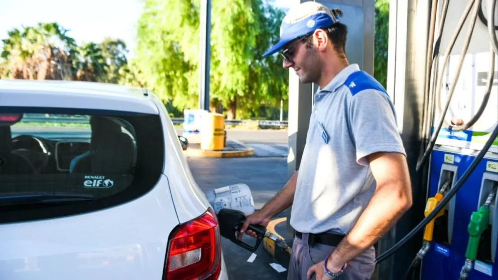 Las estaciones de servicio planean sumar más autodespacho en San Juan. 