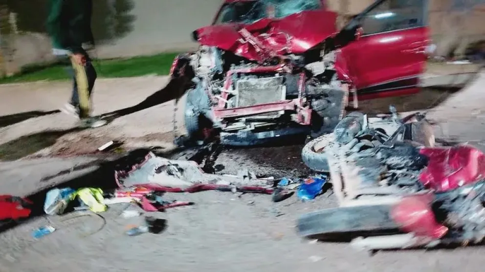 Así quedó el auto tras el siniestro vial ocurrido en la madrugada de este sábado en Rawson.