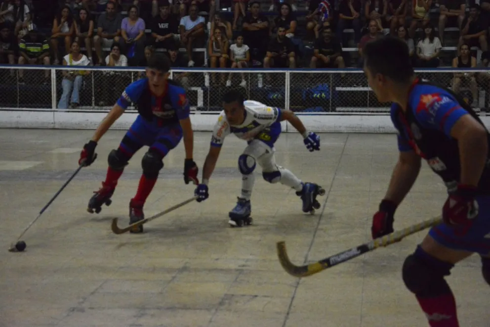 Hispano se quedó con el primer chico de la serie final por el título del Torneo Oficial 2025 del hockey sobre patines sanjuanino al derrotar a Olimpia.