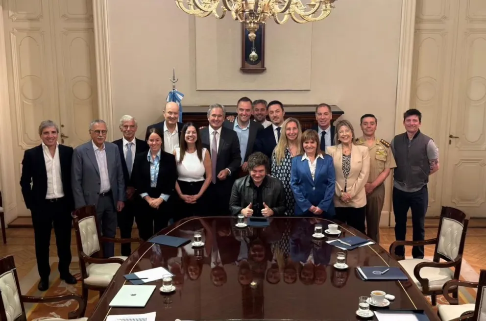 Milei convocará a su Gabinete a un asado en Olivos para hacer el balance del año. 