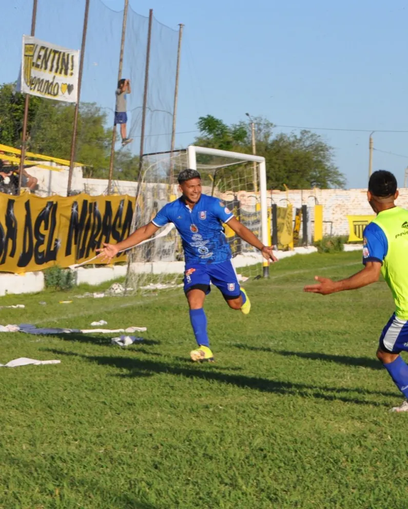 Artillero. Luciano Riveros, la carta de gol de Unión, que busca el ascenso al Federal A.