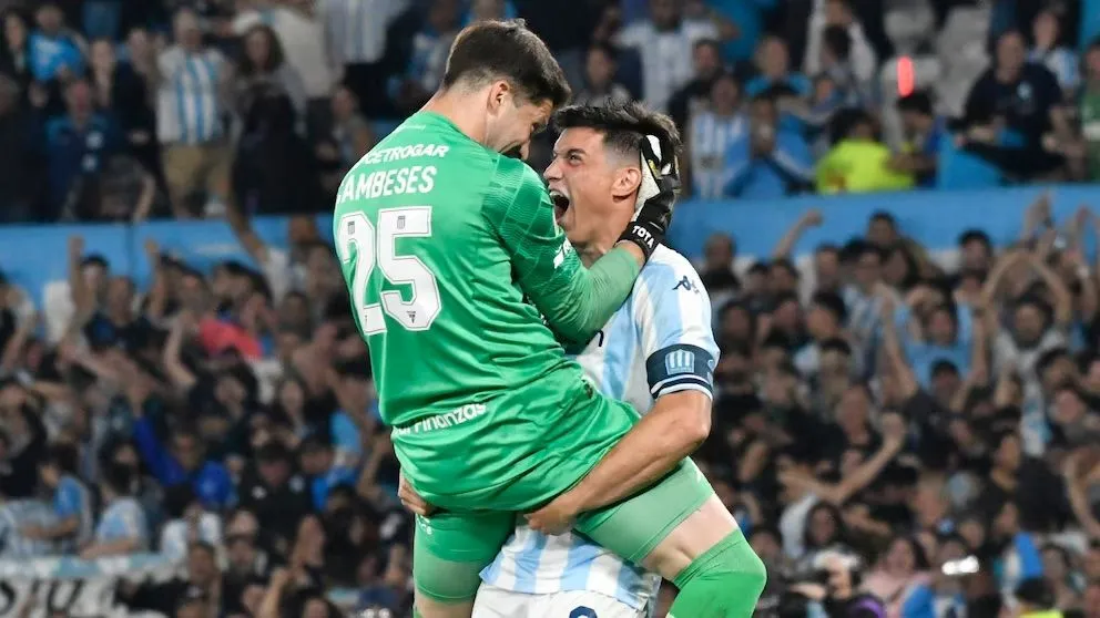 Facundo Cambeses fue el héroe de Racing en la definición por penales ante Tigre.