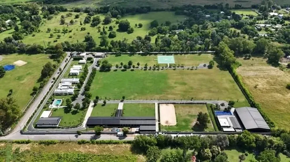 Majestuosa. La finca, de más 100 mil metros cuadrados de extensión, que se le adjudica a Tapia en Pilar.