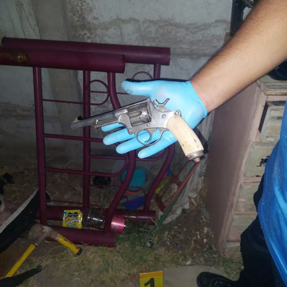 Una violenta pelea entre bandas en Costa Canal 1 dejó un herido y tres detenidos. 